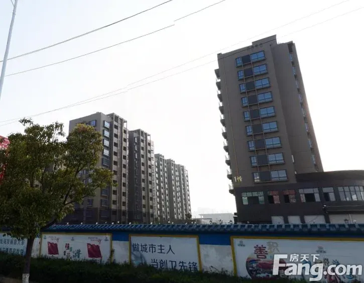 汇鑫家园4室2厅2卫南朝向4000.00元/月出租