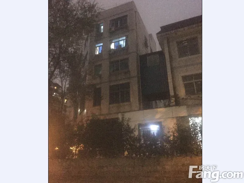 小天西巷7号院4室2厅2卫西南朝向4000.00元/月出租