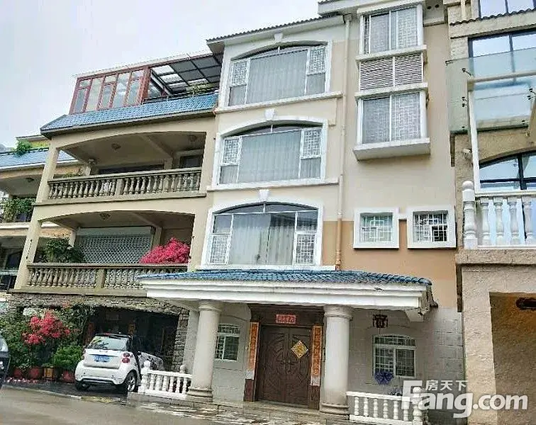 凤岭北纯别墅上下,车库4层,可扩建150平方,带小区,豪装海康威视机别墅门口图片