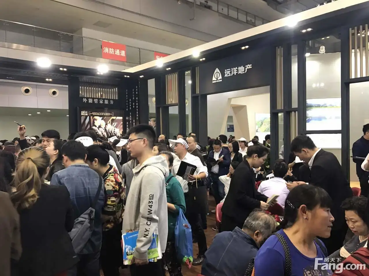 【站长打探春交会】现场除了人还是人!一起来感受满是购房者的房交会 【站长打探春交会】现场除了人还是人!一起来感受满是购房者的房交会