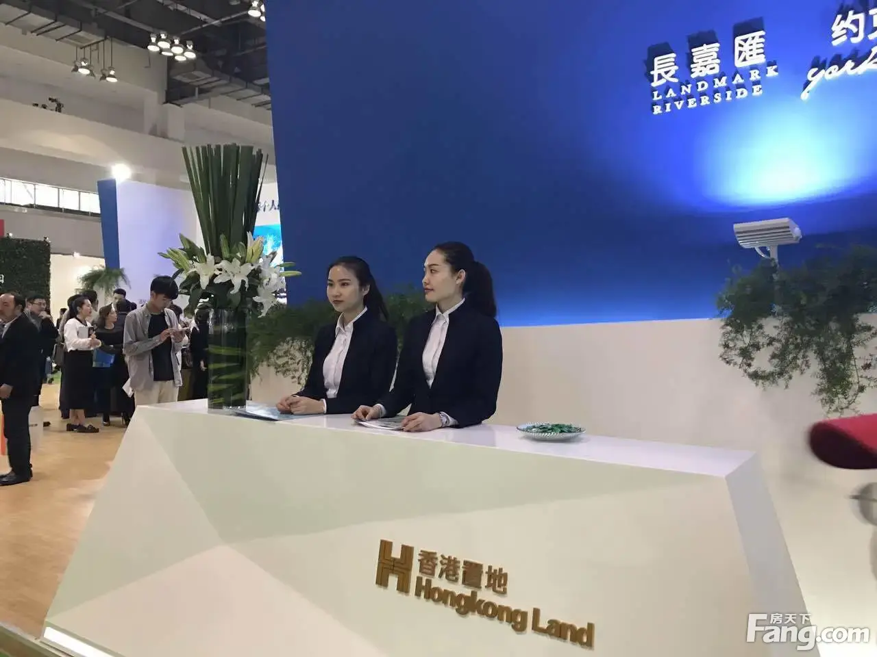 【站长打探春交会】现场除了人还是人!一起来感受满是购房者的房交会 【站长打探春交会】现场除了人还是人!一起来感受满是购房者的房交会