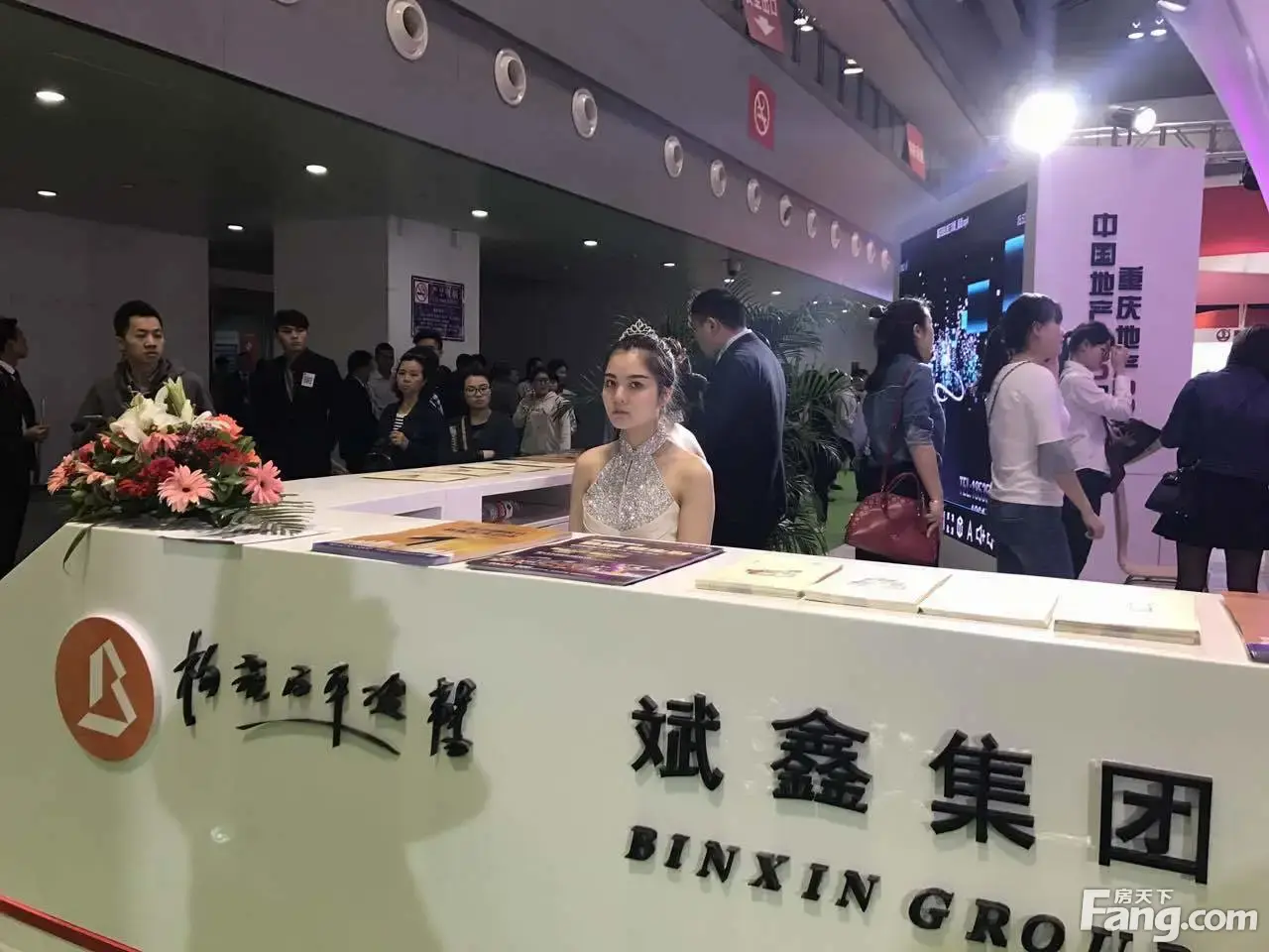 【站长打探春交会】现场除了人还是人!一起来感受满是购房者的房交会 【站长打探春交会】现场除了人还是人!一起来感受满是购房者的房交会
