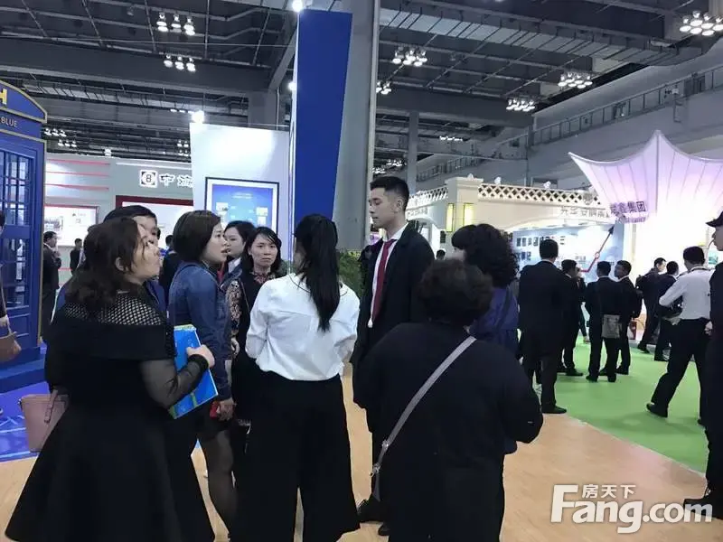 【站长打探春交会】现场除了人还是人!一起来感受满是购房者的房交会 【站长打探春交会】现场除了人还是人!一起来感受满是购房者的房交会