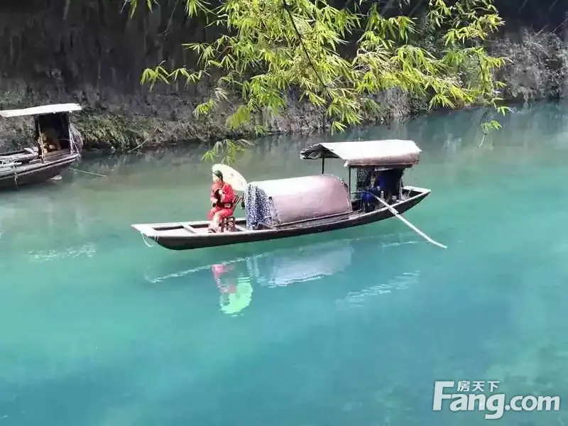 一个4900亩占地的楼盘,需要哪些配套才能配上它的身份