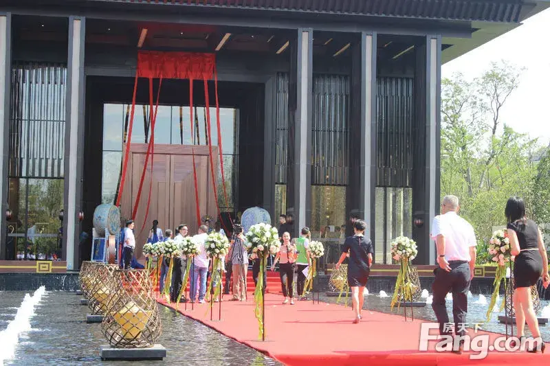 九锦颐和新售楼处要不要这么阔气啊?!跟我一起瞅瞅去看看现场吧
