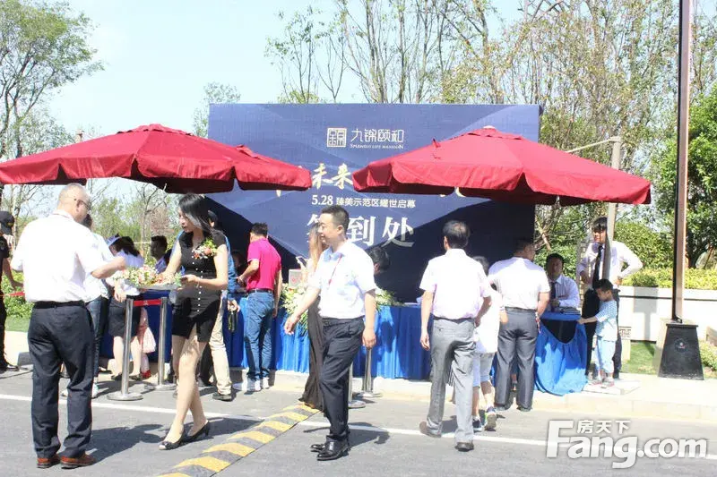 九锦颐和新售楼处要不要这么阔气啊?!跟我一起瞅瞅去看看现场吧