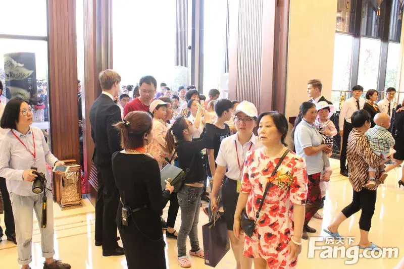 九锦颐和新售楼处要不要这么阔气啊?!跟我一起瞅瞅去看看现场吧