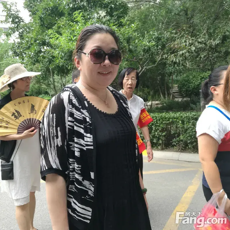 为了社区安定和谐,西山林语社区志愿巡逻.