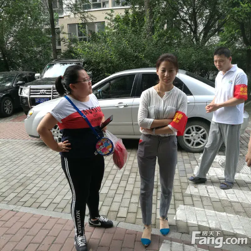 为了社区安定和谐,西山林语社区志愿巡逻.