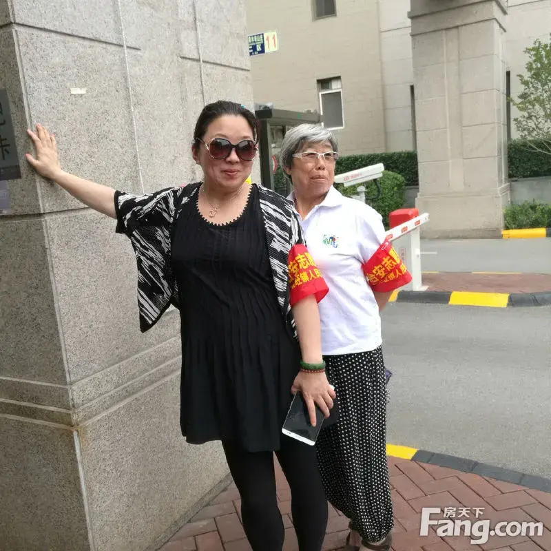 为了社区安定和谐,西山林语社区志愿巡逻.