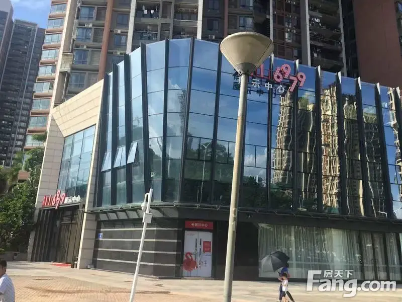 红山地铁站两旁的红山6979与龙光·玖钻哪个好?
