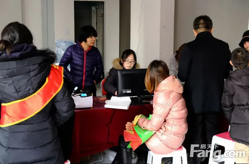 周日来交房,大礼拜天的赶上新买的房子交货,心情激动!