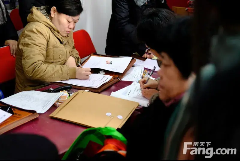 周日来交房,大礼拜天的赶上新买的房子交货,心情激动!