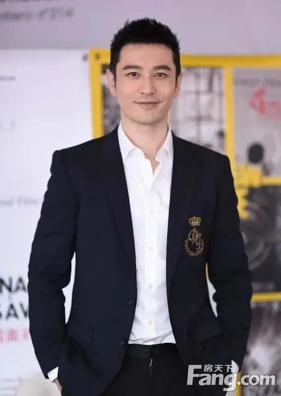 黄晓明戛纳对话小浪 西装帅气笑容亲和