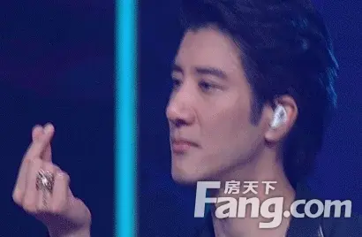 王力宏搞怪表情包上线!比心抹泪掐脖子暴露"戏精"本性