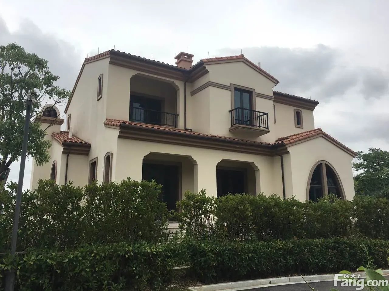 秀水湾4室2厅2卫南朝向2700.00元/月出租