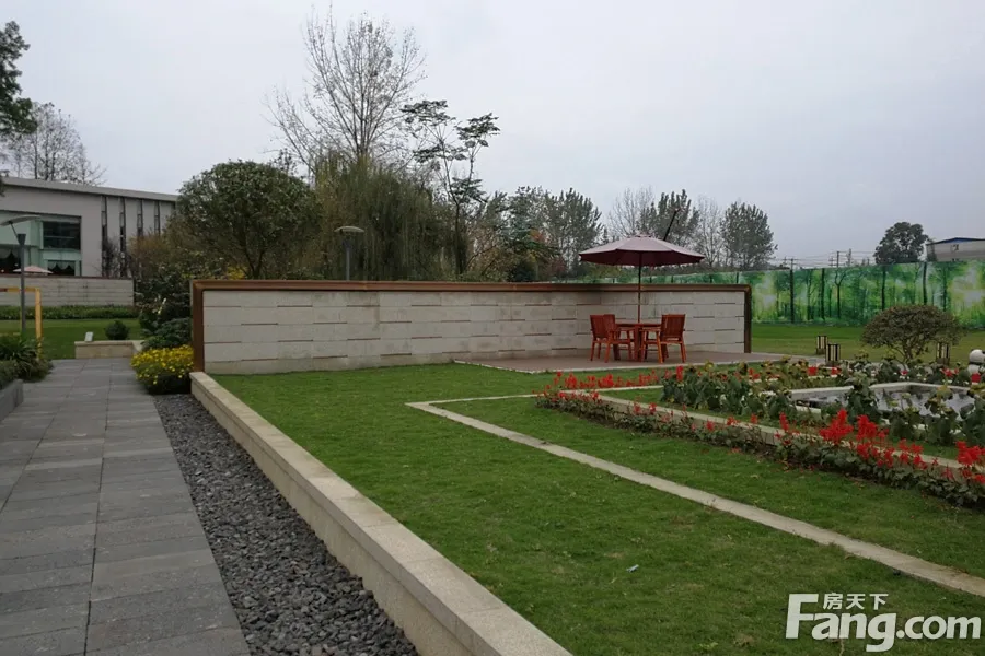 滨江两岸3室2厅2卫东南朝向1840.00元/月出租