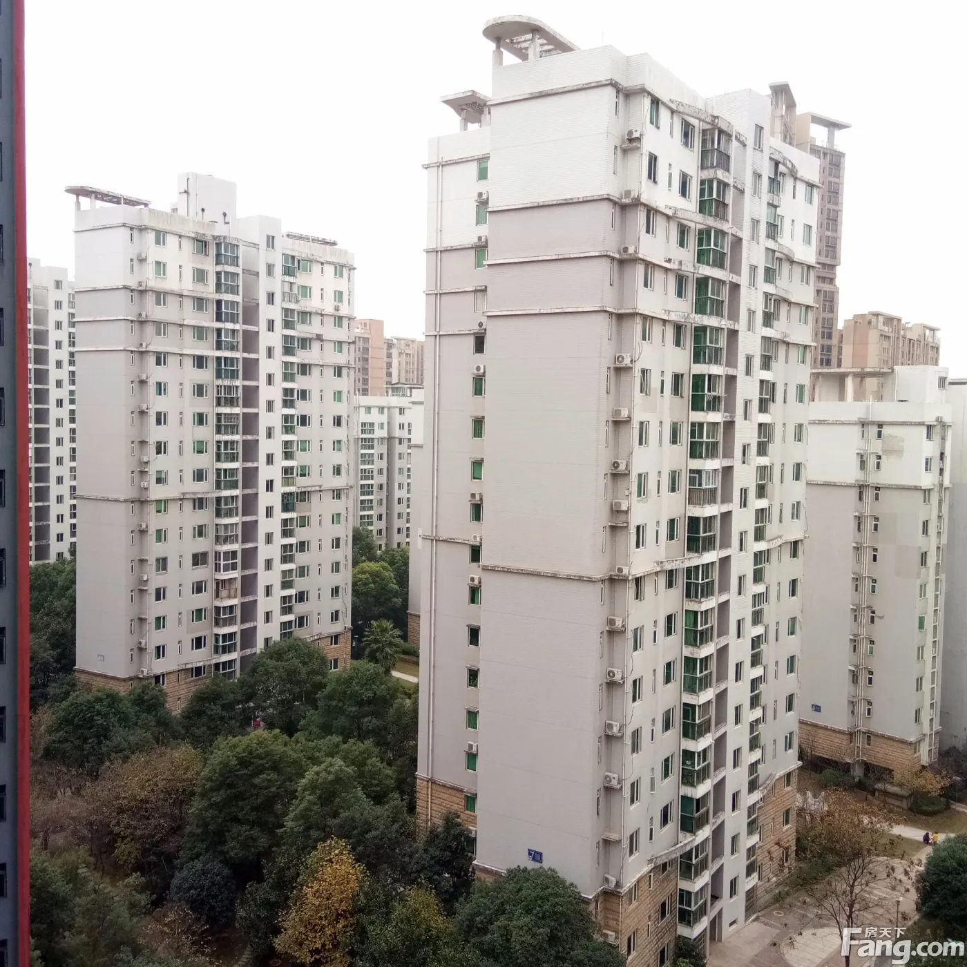 珠江花城3室2厅2卫南北朝向2400.00元/月出租