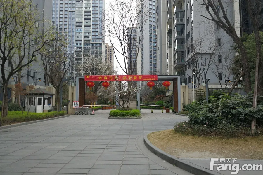 吉宝凌云峰阁2室1厅1卫南朝向4250.00元/月出租