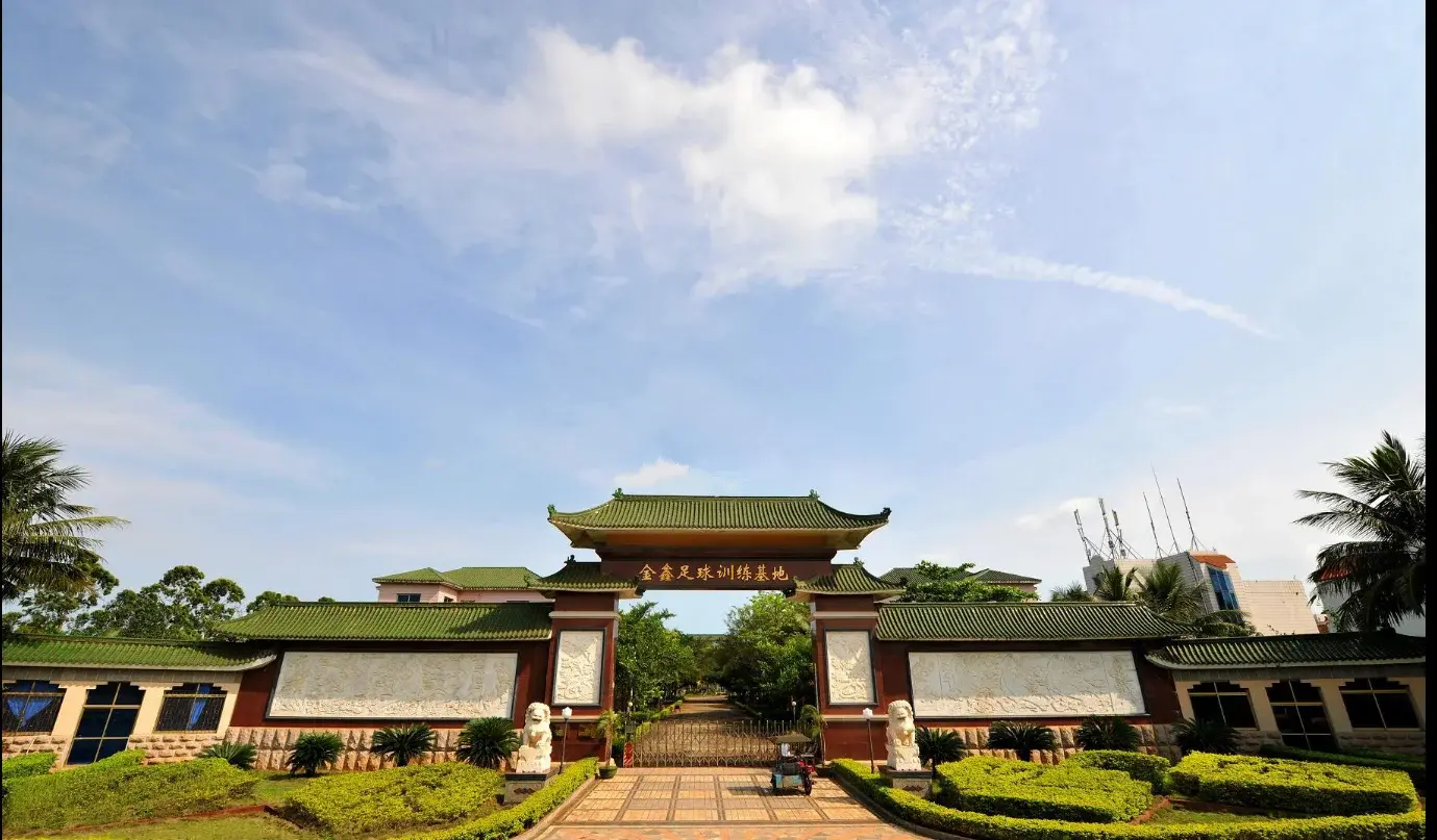 :周边配套 金鑫足球训练基地