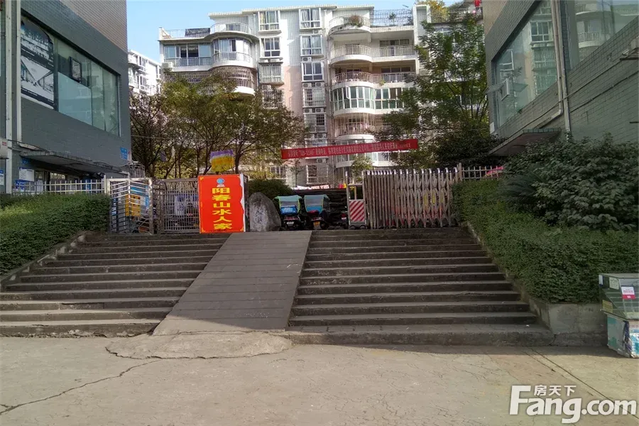 阳春山水人家3室2厅2卫东南朝向700.00元/月出租