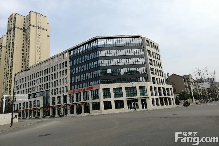 人居天府汇城3室2厅1卫东朝向5300.00元/月出租