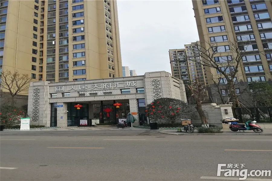 人居天府汇城3室1厅1卫南朝向5200.00元/月出租