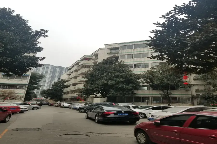 金鹏街176号院1室1厅1卫东南朝向2000.00元/月出租