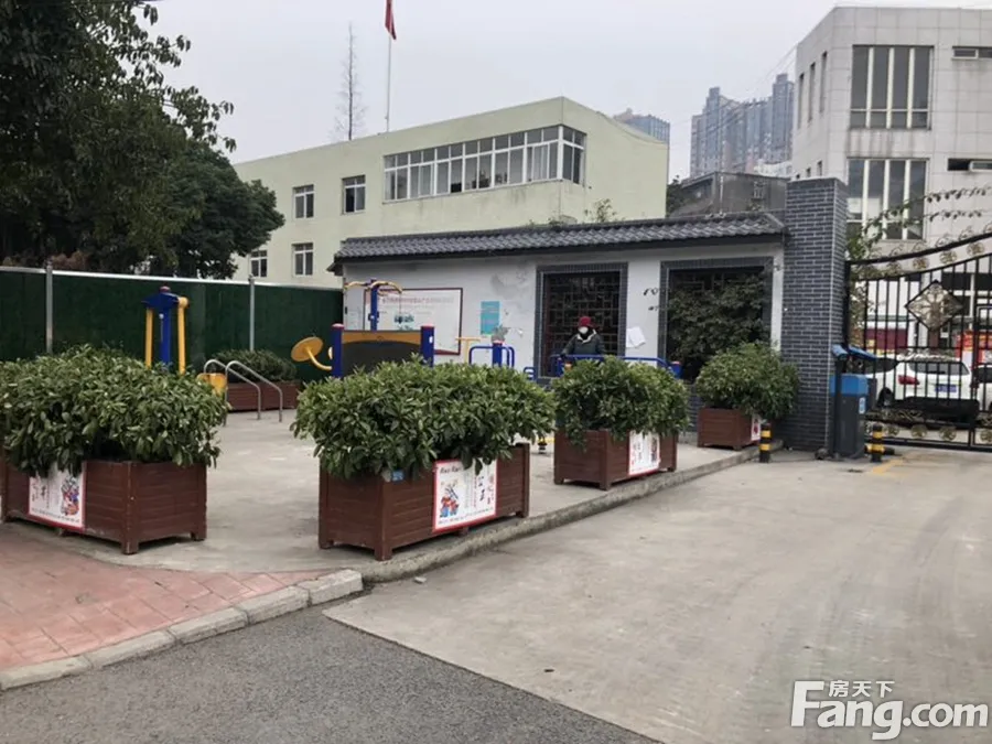 沙河湾1室1厅1卫东南朝向1600.00元/月出租