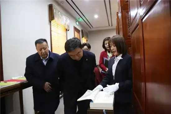 招商银行原行长马蔚华一行参观甘肃天庆博物馆