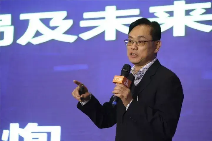 经济学家郎咸平教授,中国房地产估价师与经纪人学会副会长翟猛先生