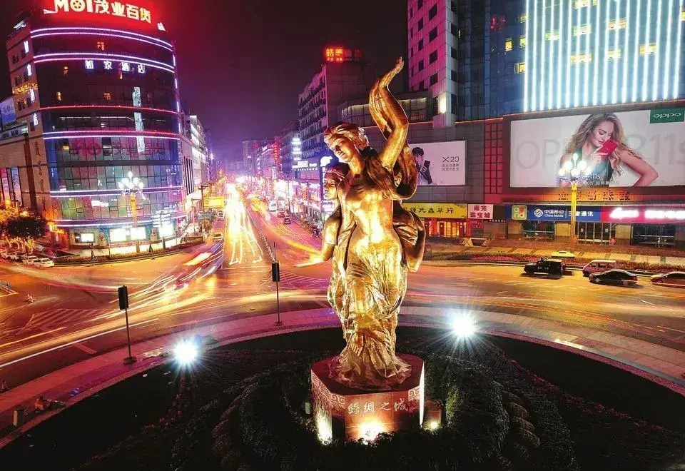 带你先去看一看 重新迎回丝绸女神的五星花园 恢复了往日的风采 ↓↓