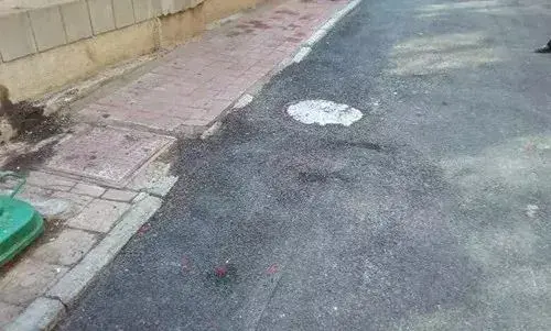 社区沥青路面局部松散