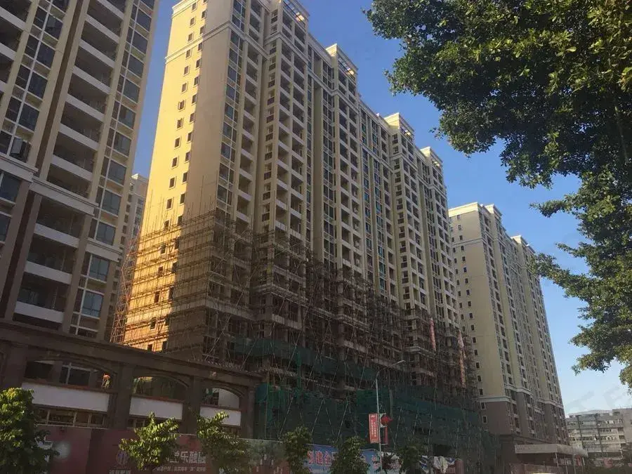 清华熙园住宅楼已基本拆架完毕 报价为12000元/平方米