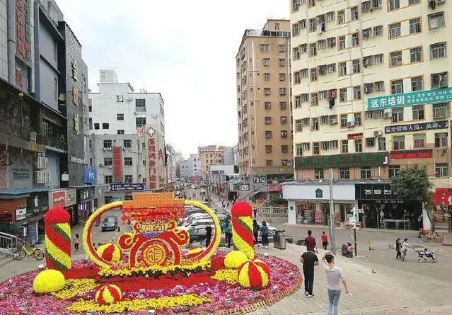 观澜富士康这边繁华的万悦城，它为什么被称为的购物狂欢地呢？