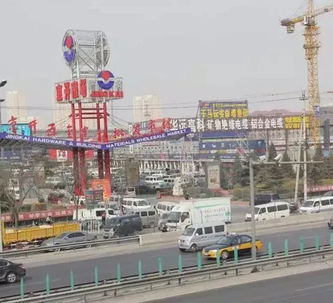 玉泉营建材城的定位,一直是以中低端市场为主,适合广大工薪阶层.