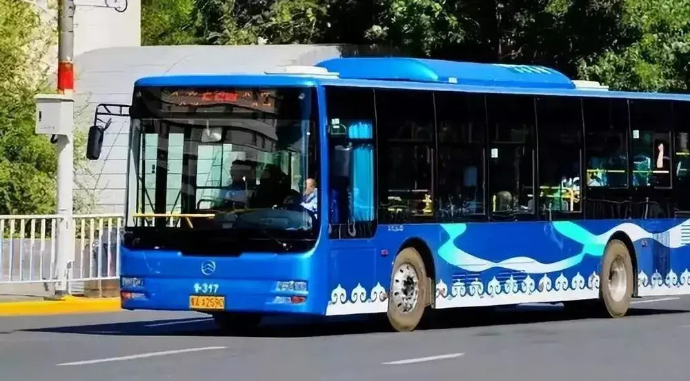 呼和浩特市西部城区 9条公交线路开通运行