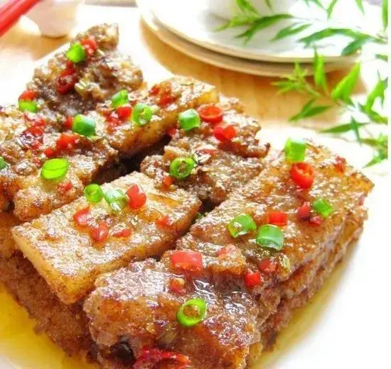 「苏仙夫子肉」 苏仙夫子肉是苏仙岭的地方民间风味菜,一般是用地方