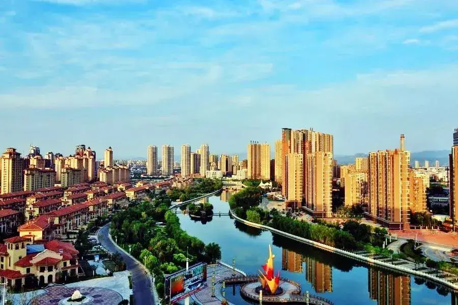 营口同时拥有港口,机场,高铁,高速公路,管道运输等多种交通模式,实现