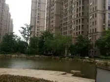 绿地新都会 南北通透,采光好 装修好,环镜优美 近地铁 周边匹套完善,,出行方便