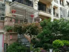 一楼带南边院子 下叠上下3层,另一个车库,业主诚心卖