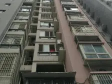 距离爱琴海300米,生活方便,户型方正