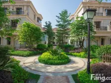 世茂御龙湾联排别墅,毛坯证满,带2车位,前后双花园