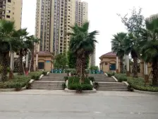 赖家桥轻轨站精装4房,户型方正。小区安静,交通方便