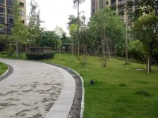 近轻轨,天街,业主诚心出售,位置安静。