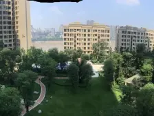 业主诚心出售精装两房,高层视野很好看一期中庭
