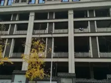 轻轨站旁,精装修拎包入住