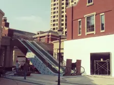 彩云湖公园旁,出行方便,正规大两房出售