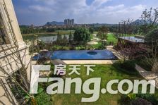 此房是绿城高尔夫独栋别墅,带前后花园,独门独院