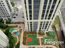 轻轨旁 住家装修 洋楼 看公园视野开阔